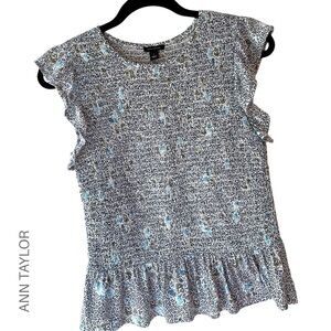 ANN TAYLOR NWOT FLUTTER SLEEVE SMOCKED FLORAL RUFFLE TOP NAVY BLUE WHITE | SM